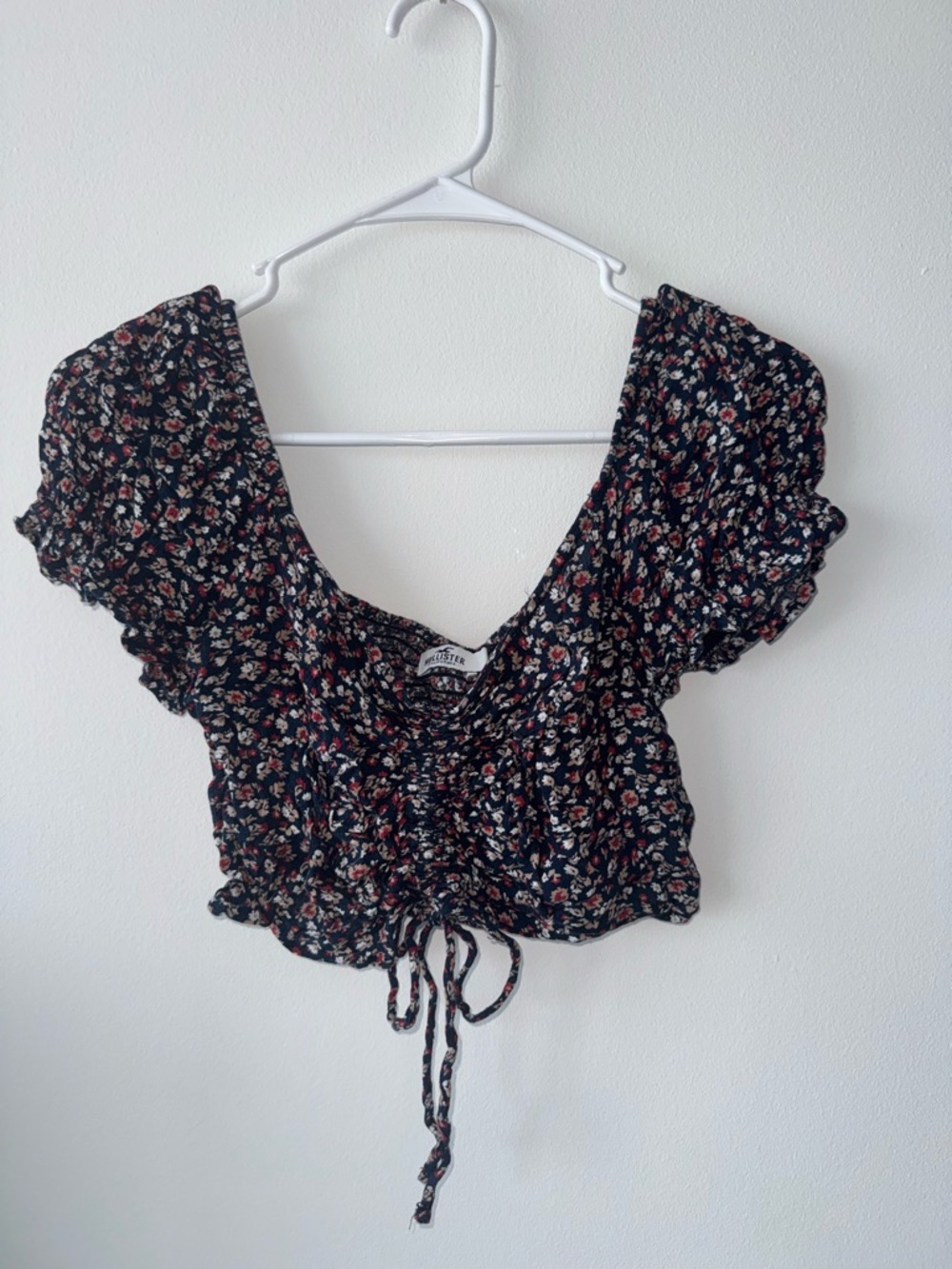Hollister Black Floral Ruffle Tie-Front Crop Top